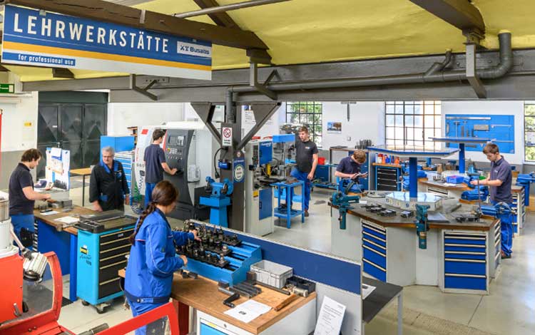 BUSATIS GmbH - Schule & Beruf